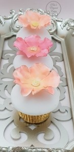 Cup Cakes with Apricot blush flowers, Cupcakes for wedding, Cupcakes for Engagement Party, Feminine Cupcakes