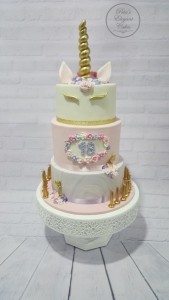 Pretty Unicorn Cake Pastel Cake with Flowers