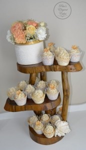 Rustic Cupcakes, Fresh flowers on Cake, Wedding Engagement Cakes with Apricot Flowers, Rusit Vintage Cakes