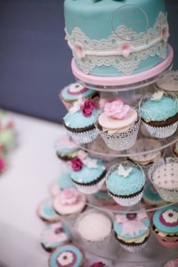 Vintage Cakes, Wedding Cakes, Bridal Shower Cakes, Vintage Birthday Cakes, String work on cakes, Roses on cakes, Bows on Cakes, Stunning Wedding Cake Tower