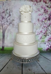 Stunning White Wedding Cake Roses, Quilting 4 Tiers Silver Crystal Cake Stand